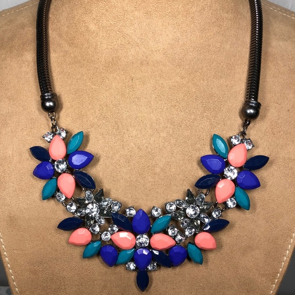Francesca's Collections Jewelry - Flower Francesca Necklace Francesca's Collections Jewelry - Flower Francesca Necklace
